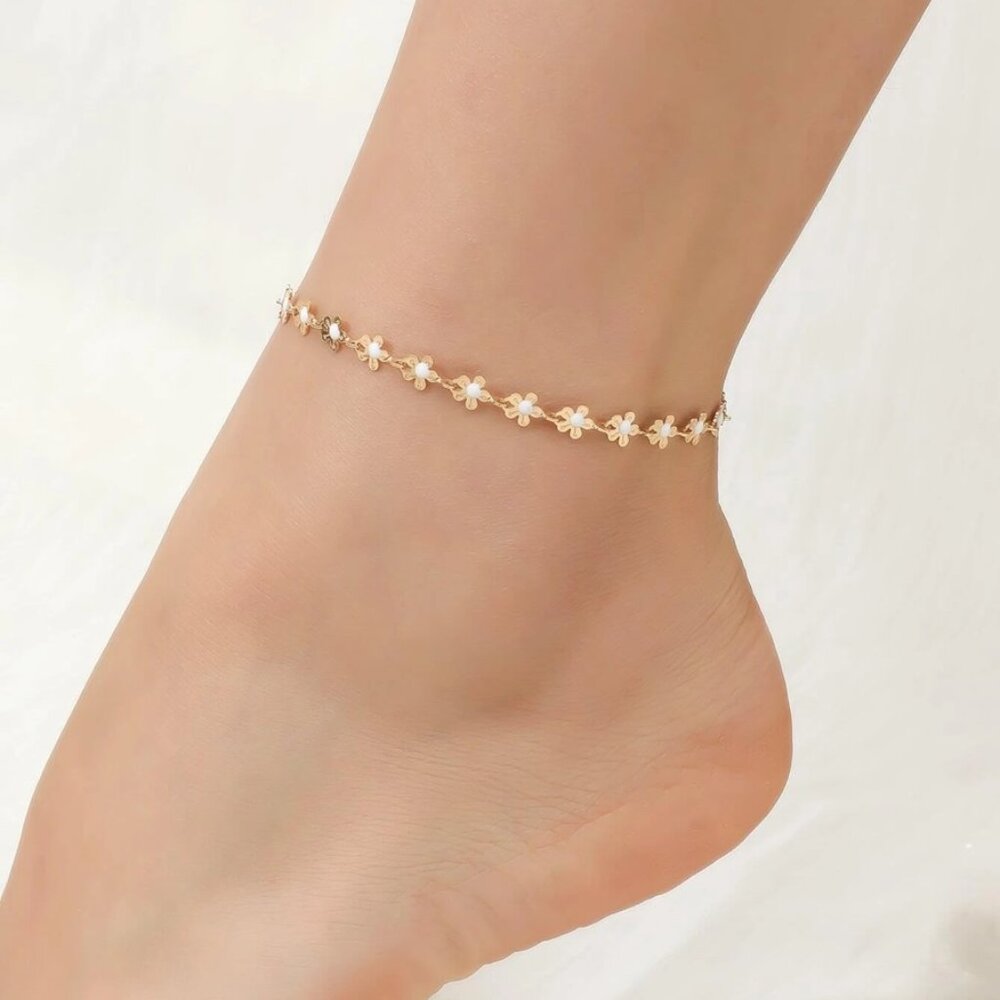 Beautiful Gold Colored Anklet with Flowers